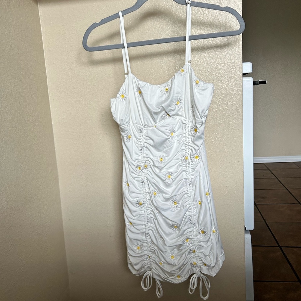 White Daisy Embroidered Ruched Drawstring Minidress - Picture 5 of 11